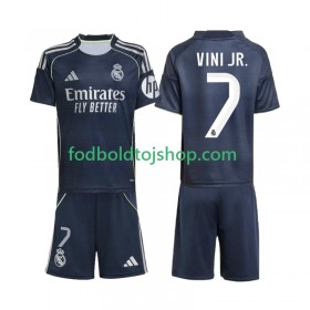 Real Madrid Vinicius Junior 7 Børn Udebane Fodboldsæt 2025-26 S/S (+ Korte bukser)
